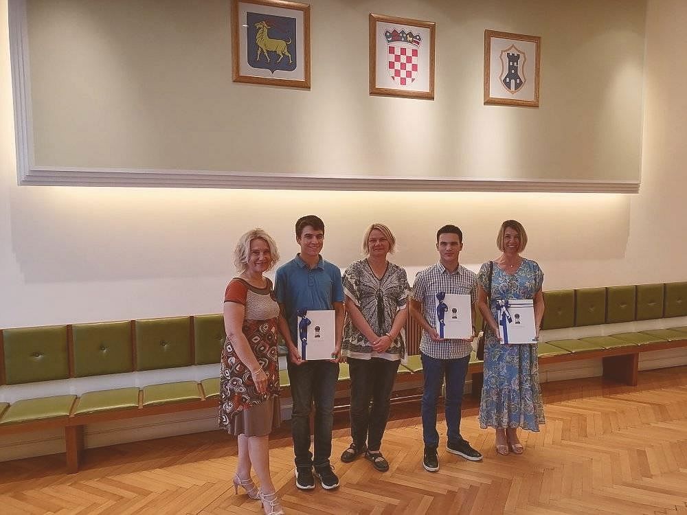 VRATILI SE IZ GRUZIJE Učenici iz Pazina osvojili 9. mjesto na Međunarodnom turniru mladih fizičara
